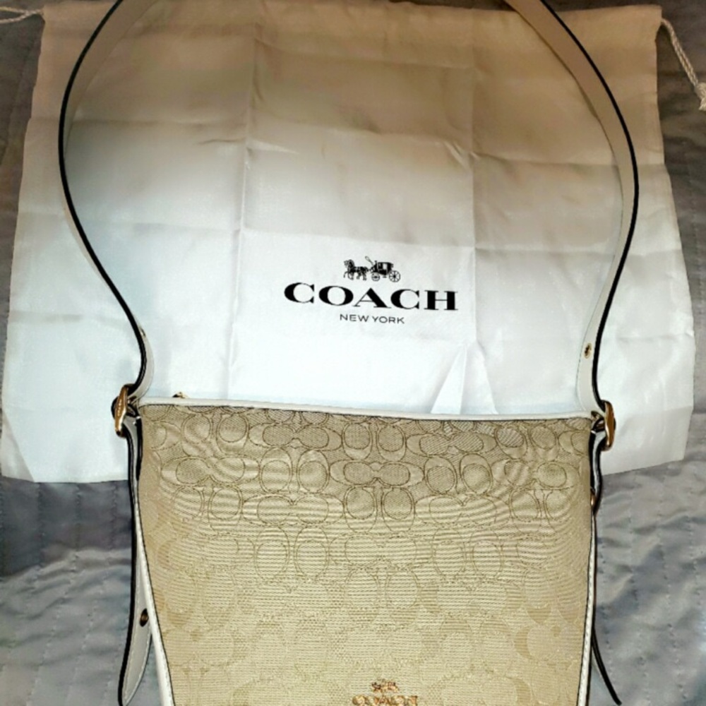Woman khaki chalk dufflette coach purse like new